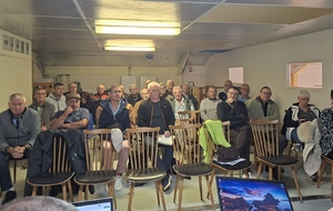 L'ASSEMBLEE ATTENTIVE AVEC TOUS LES CLUBS PRESENTS